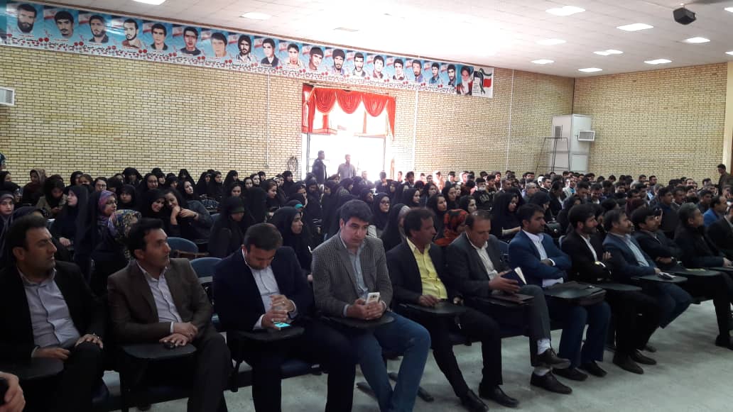 مناظره داغ اصلاح طلبی و اصولگرایی/«کامرانی»:ورود نهاد های امنیتی به اقتصاد،عامل تشکیل اختلاس ها!/ تایید بی سوادها در «کهگیلویه»!/ «فیاض بخش»:آزادی در جامعه موج می زند/دخالت نمایند مجلس در کار دولت/وصف «سپاه» را از آمریکا بشنوید